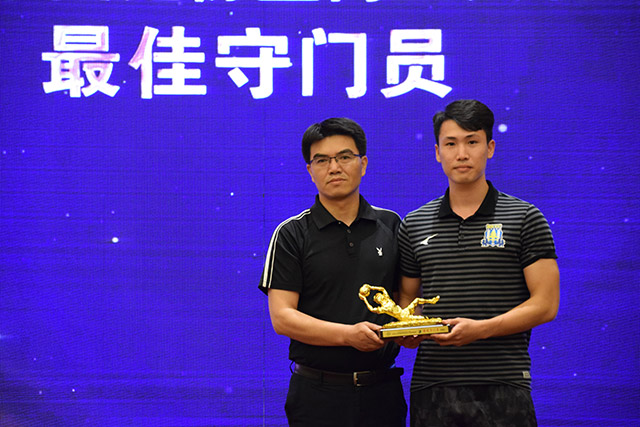 戴奇：阿什利扬对切尔西时扭伤脖子 将缺阵踢曼城