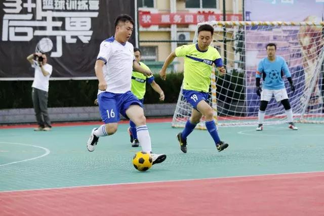 申京26+11库里19分 火箭险胜勇士晋级杯赛四强